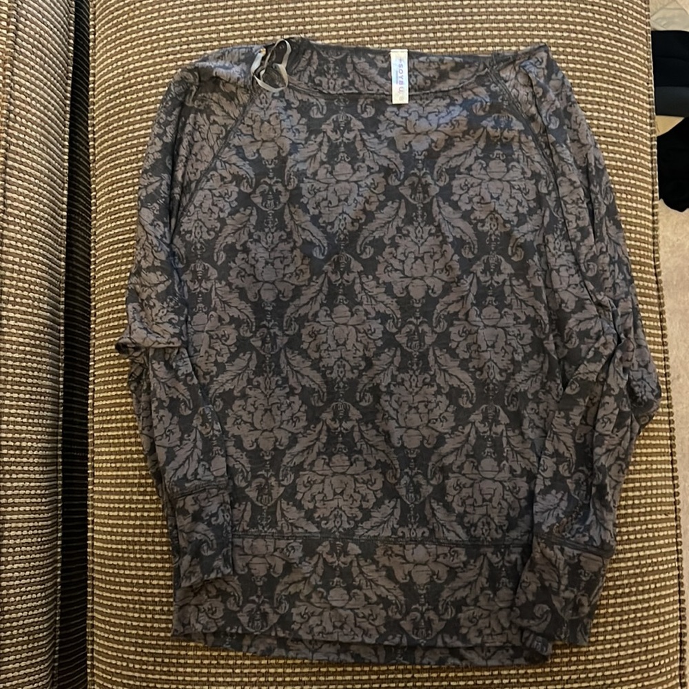 EUC Soybu Dolman Long Sleeve shear black size small